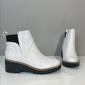 DV By Dolce Vita White Faux Leather Rielle Pull-On Platform Boots Size 8.5